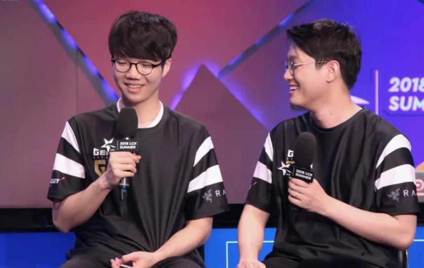 献的致敬 献的致敬